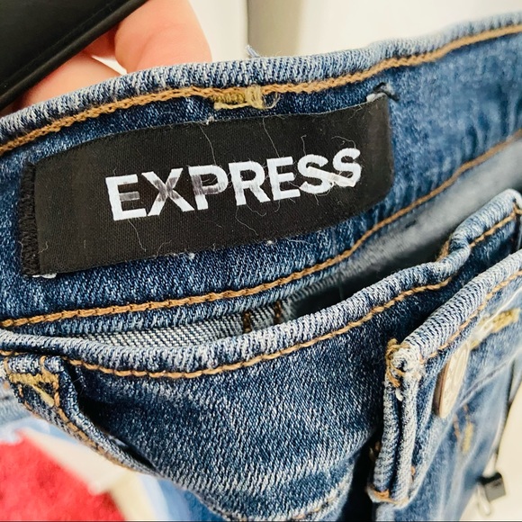 NWT EXPRESS midi high rise raw hem distressed jean shorts Size 0 - Picture 11 of 12